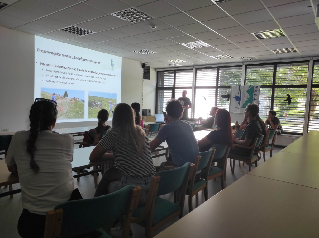 Predstavitev teoretičnega uvoda v program Sodelujem - varujem. Foto: Nika Mohorič